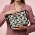 Charming black and white checkered travel makeup bag featuring bee and daisy prints - Black & White Grid Bee Daisy (01) / 23*8.5*16.5cm