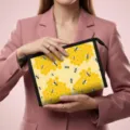 Portable mesh makeup bag with yellow honeybee and honeycomb pattern for travel use - Yellow Honeycomb Bee (03) / 23*8.5*16.5cm
