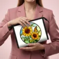 Weiße Netztasche mit lebhaftem Sonnenblumen- und Schmetterlings-Buntglasdesign - 23*8.5*16.5cm / Bemalte Sonnenblume und Schmetterling (04)
