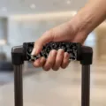 Funkelnde Griffhülle mit Leopardenmuster für Reisekoffer und Kinderwagen - Schwarze Leopardenpailletten (15)