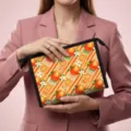 Modische Kosmetiktasche mit frischem Orangen-Print, schwarzem Reißverschluss und Netz - 23x8.5x16.5cm / Orangen-Druck