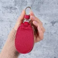 Compacte rode lederen autosleuteltas met gouden draaibare karabijnhaak - Rood