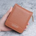 Klassisches braunes PU-Leder Herren-Portemonnaie mit Reißverschluss und Textur. - Braun