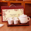 Ensemble théière en céramique et quatre tasses avec plateau en bois et coffret cadeau. - Set Boîte Cadeau 1 Théière 4 Tasses 1 Plateau / Rose