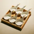 Set di ciotole per snack cigno in ceramica con vassoio in bambù a 4 griglie, elegante. - Vassoio Legno 4 Griglie + 6 Piatti Cigno / 6 Piatti + Vassoio 4 Griglie