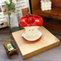 Dettaglio portaspezie o spazzolini mela in ceramica, organizer bagno simpatico e pratico. - 3 Fori