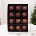 Set di 12 palline di Natale vintage bordeaux con motivi dorati in rilievo - 8cm (Confezione da 12) / Nuovo Rosso Vino Antico