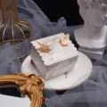 Elegante marmerpatroon huwelijk snoep geschenkdoos met gouden lint voor feestbedankjes verpakking. - Klein 6,5 x 6,5 x 4,5 cm / Marmer (Gouden Vleugels)