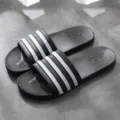 Black slide sandals for men and women, classic three stripe indoor home bathroom slippers. - N763 Black (Men's)