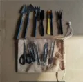 Set di attrezzi per piantare succulente con mini pala rastrello forbici e sacchetto di juta. - Set da 13 pezzi