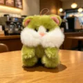 Adorable colgante de muneco de peluche verde con mejillas blancas suaves y correa marron. - Gato verde / Tamaño 10cm