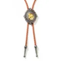 Vintage western bolo tie met gouden paardenhoofdembleem en bruin gevlochten koord - Bruin koord met antieke zilveren paard
