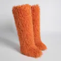 Vista detallada de las botas naranjas de 72 cm en imitación de piel de cordero tibetano - 36 / Naranja