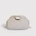 Elegante bolso de mano tipo nube en piel sintética suave con cadena dorada gris claro - L / Albaricoque