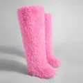 Primer plano detallado de botas de nieve de piel sintética rosa de 72cm para festivales - Botas por encima de la rodilla extralargas de piel de oveja Tan rosa brillante / 36