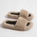 Pantoufles confortables en fausse fourrure beige clair, style punk Y2K pour femmes - Khaki