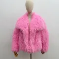 Elegante chaqueta corta de piel sintética rosa para mujer con textura de lana suave - Rosa brillante #960
