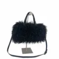 Elegante borsa tote in ecopelliccia nera con manici superiori e tracolla regolabile - Nero