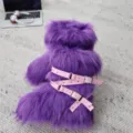 Stivali da neve punk Y2K in ecopelliccia viola con cinturini decorativi rosa con borchie - Viola scuro