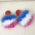 Pantofole in pelliccia sintetica tricolore con suola rossa antiscivolo in PVC da donna - K Rosa bianco blu