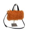 Borsa tote arancione in finta pelliccia di agnello con manici neri e tracolla regolabile - Arancione