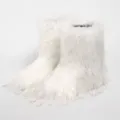 Vista detallada de la suave textura de las botas de piel sintética blanca estilo Y2K - Blanco con puntas negras
