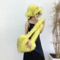 Ensemble chapeau bob et sac à bandoulière en forme de cœur en fausse fourrure jaune - Ensemble Jaune