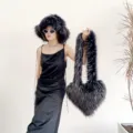 Ensemble élégant comprenant un chapeau cloche et un sac en forme de cœur en fausse fourrure - Ensemble Gris Foncé