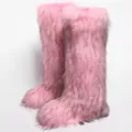 Trendige rosa Kunstfell Kniehohe Schneestiefel im flauschigen Y2K-Stil für Damenmode - Barbie-Rosa Waschbärfell