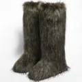 Dunkelbraune kniehohe Stiefel mit luxuriösem Webpelz im trendigen Y2K-Stil für Damen. - Armeegrün