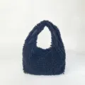 Grand sac fourre-tout en peluche bleu marine avec texture à franges et toucher moelleux - Noir