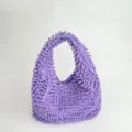 Sac fourre-tout tendance en peluche chenille violette avec texture shaggy unique type vadrouille - Violet