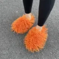 Levendige oranje harige Mongoolse bonte slippers met platte zolen voor thuis en op straat - Oranje