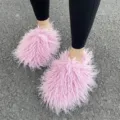Zachte roze Mongoolse bont slippers met lang pluizig fleece en comfortabele platte zolen - Lichtpaars