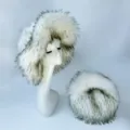 Ensemble d'hiver avec chapeau cloche et sac rond assorti en fausse fourrure noir et blanc - Ensemble à pointes noires sur fond blanc