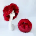 Ensemble de luxe avec chapeau d'hiver et sac boule en fausse fourrure rouge vif. - Ensemble Rouge