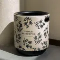 Pattumiera vintage da 12 litri color crema con motivi floreali neri e stile rétro francese - Impressioni del maniero