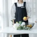 Tablier minimaliste en coton et lin noir à larges bretelles pour la cuisine et le jardinage - Noir
