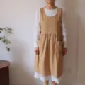 Grembiule giapponese minimalista in cotone kaki per donna per la cucina o il caffè - Cachi
