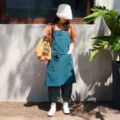 Grembiule in cotone giapponese ottanio con spalline incrociate e tasche frontali cucina - Verde Scuro