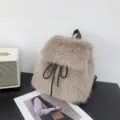 Eleganter khakifarbener Kunstfell-Rucksack mit Kordelzug für Damen und Mädchen, Plüsch - Kunstfuchsfell - Kamel