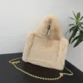 Mini bolso tote de piel de conejo sintética con cadena dorada beige - Albaricoque