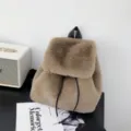 Eleganter einfarbiger brauner Plüsch-Rucksack aus Kunstkaninchenfell mit Kordelzug - Kaninchenfell-Imitat - Braun