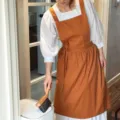 Elegante delantal plisado de algodón repelente al agua para hornear y limpiar el hogar - Naranja