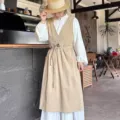 Elegante delantal de algodón caqui con cuello en V y lazo ajustable en cintura - Marrón Claro
