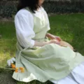 Grembiule in cotone verde chiaro in stile giapponese con scollo a V per donna in giardino - Verde chiaro
