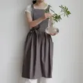 Moderno delantal plisado gris de estilo chaleco minimalista en algodón de alta calidad - Gris oscuro