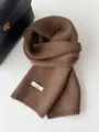 Brauner Strick-Wollschal für Damen, warmer Winter-Halswärmer, weiches modisches Accessoire. - Kaffeebraun