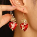 Boucles d'oreilles élégantes cœur cristal rouge et motif rose dorée pour femmes - Boucles d'oreilles rose gemme coeur (10892) / Or KC