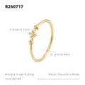 Bague fine minimaliste en acier inoxydable doré avec trois petites pierres claires - Taille US 6 / Style Ultra-fin à Trois Pierres (R260717) / Or